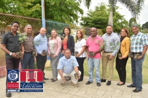 Regional 07 realiza jornada de siembra de &aacute;rboles en Centro Educativo