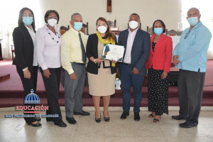 Directora Regional participa en eucarist&iacute;a en el D&iacute;a del Maestro; reconocen su trayectoria educativa
