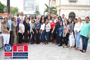 Con izamiento bandera Regional 07 inicia actividades conmemorativas Dia Internacional Mujer