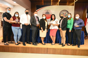 Regional de Educaci&oacute;n 07 reconoce cinco maestros jubilados en su d&iacute;a nacional