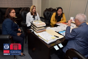 Directora Regional se re&uacute;ne con Gobernador provincial