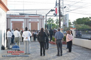 Regional de Educaci&oacute;n 07 realiza izamiento de la bandera en el mes de la Patria
