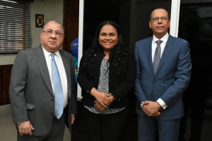 Ministro de Educaci&oacute;n visita Regional 07