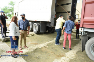 Directora Regional recibe monitores para centros educativos