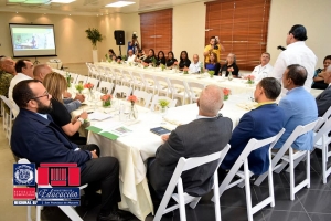 Directora Regional de Educaci&oacute;n participa en almuerzo con Junta Provincial Plan Nacional de Alfabetizaci&oacute;n