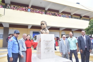 Con &eacute;xitos Centros Educativos inician Primera Feria Literaria