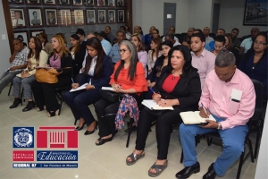Directora Regional realiza encuentro con el Personal Docente, Administrativo y de Apoyo
