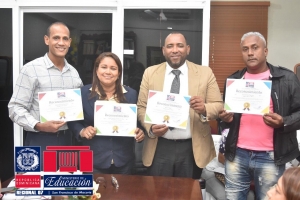 Directora Regional encabeza reuni&oacute;n de personal y reconoce colaboradores del mes