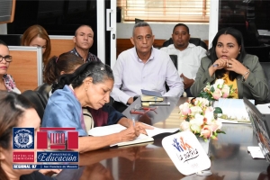 Directora Regional 07 se re&uacute;ne con el personal T&eacute;cnico Docente y Administrativo