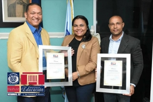 Directora Regional 07 reconoce Supervisor Regional y Distrital