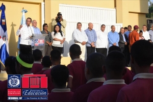 Directora Regional 07 acompa&ntilde;a al Ministro de Educaci&oacute;n en acto izamiento de bandera
