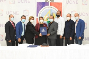 UCNE firma convenio con Regional 07 de Educaci&oacute;n