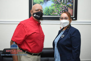 Directora Regional de Educaci&oacute;n 07 recibe director peri&oacute;dico El Jaya