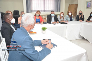 Director general nivel secundario socializa con directora Regional y coordinadores de niveles